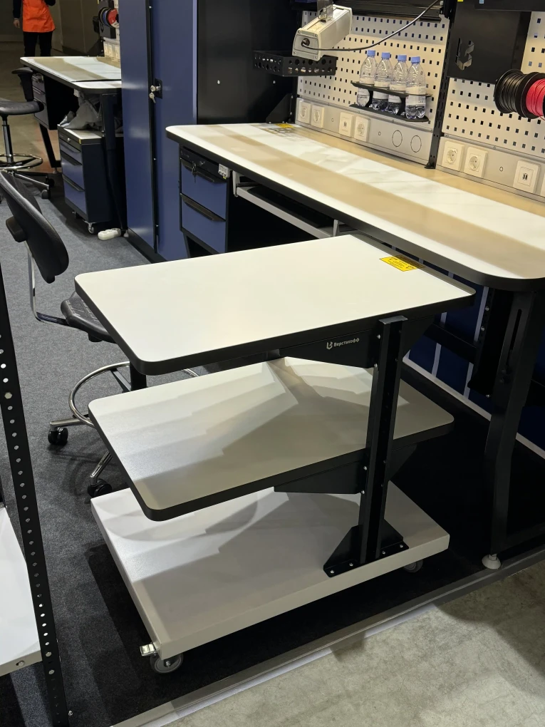 Подкатной антистатический стол SPC A купить в Сыктывкаре Подкатной антистатический стол SPC A купить в Сыктывкаре