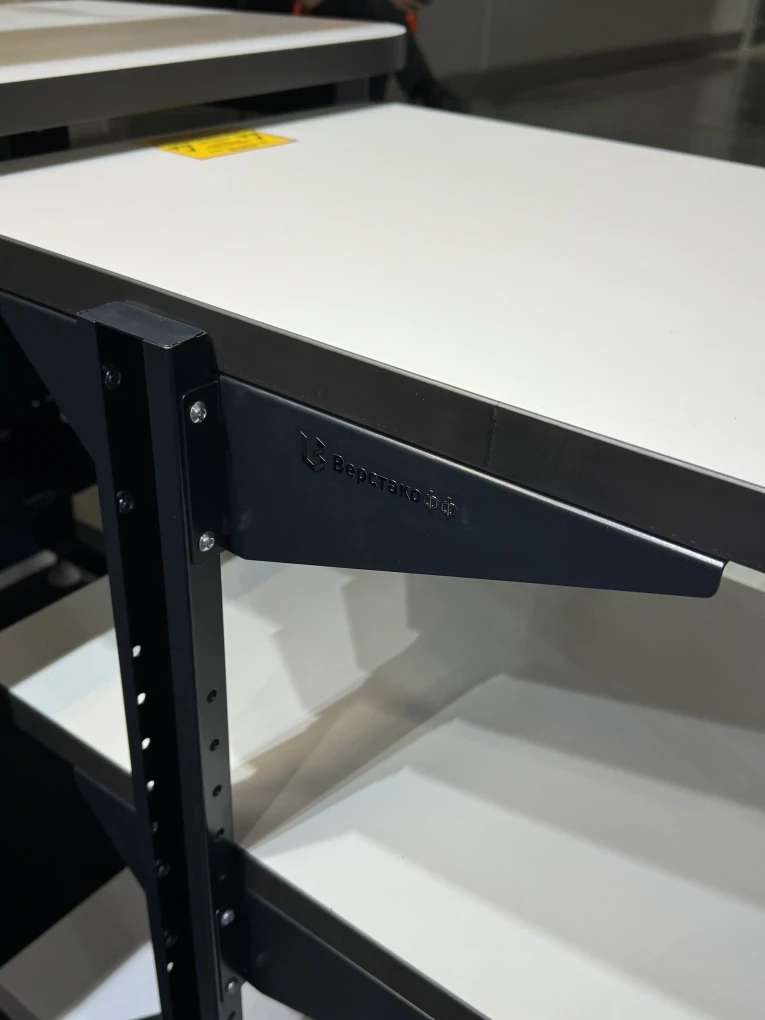 Подкатной антистатический стол SPC A купить в Сыктывкаре Подкатной антистатический стол SPC A купить в Сыктывкаре