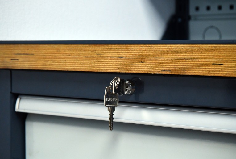 Верстак FBK 205.34.4-1 купить в Сыктывкаре Верстак FBK 205.34.4-1 купить в Сыктывкаре